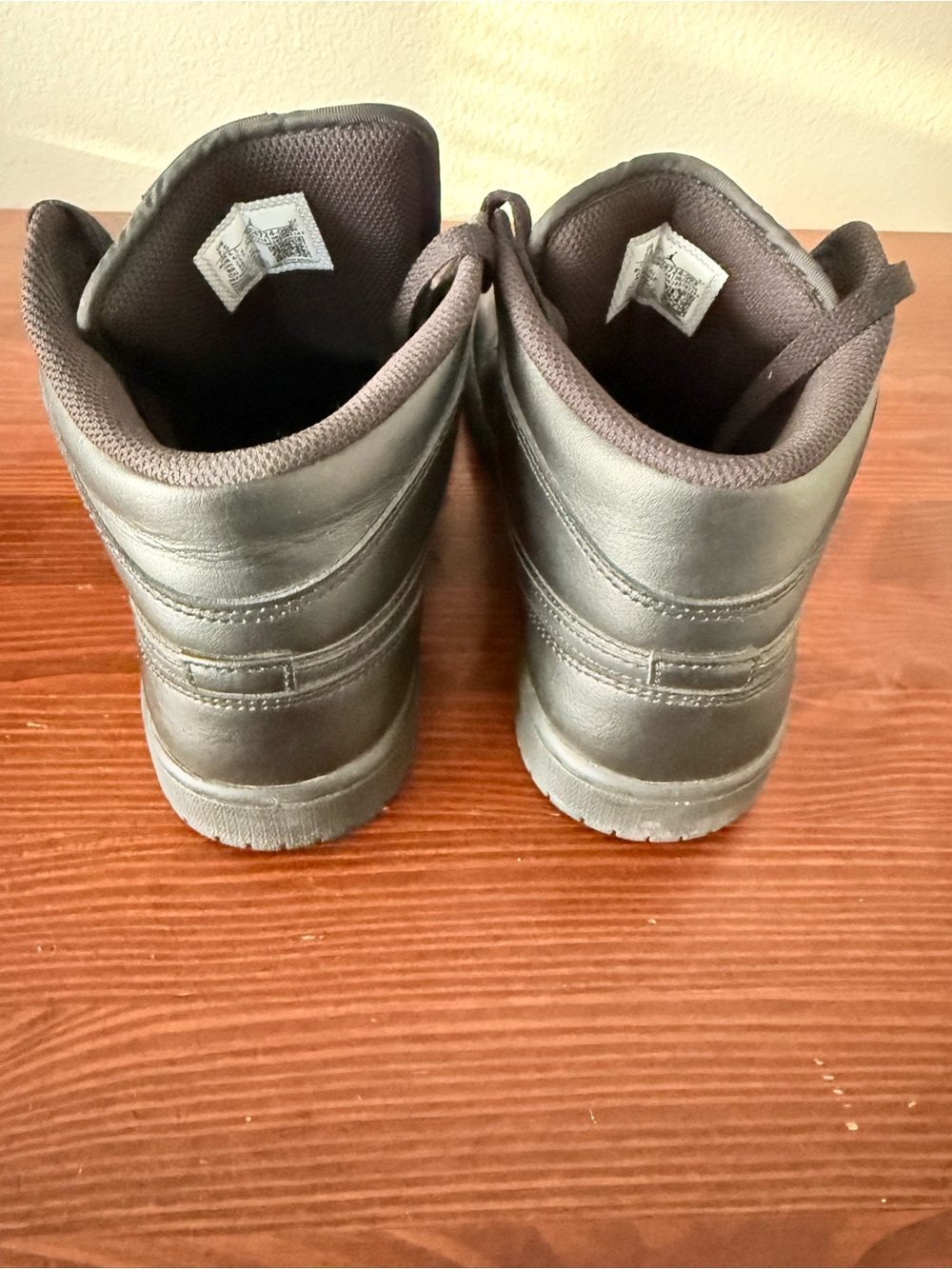 Nike Air Jordan 1 Mid Triple Black - Picture 6 of 7